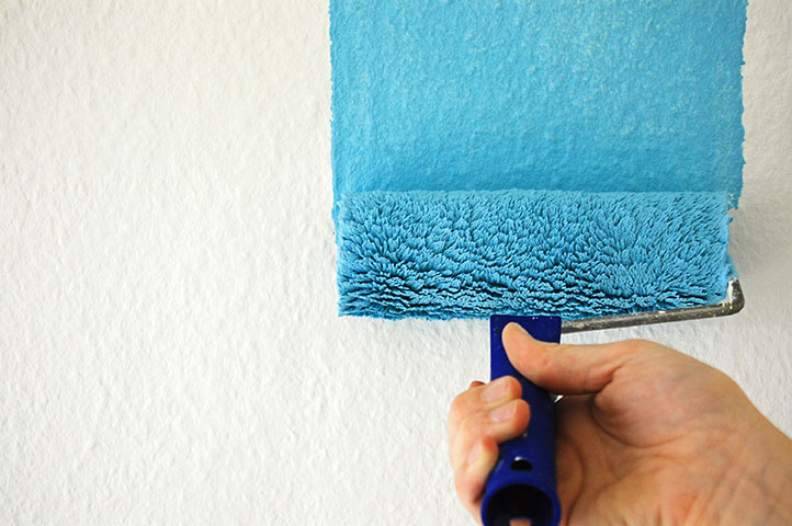 painting-the-walls-in-one-coat